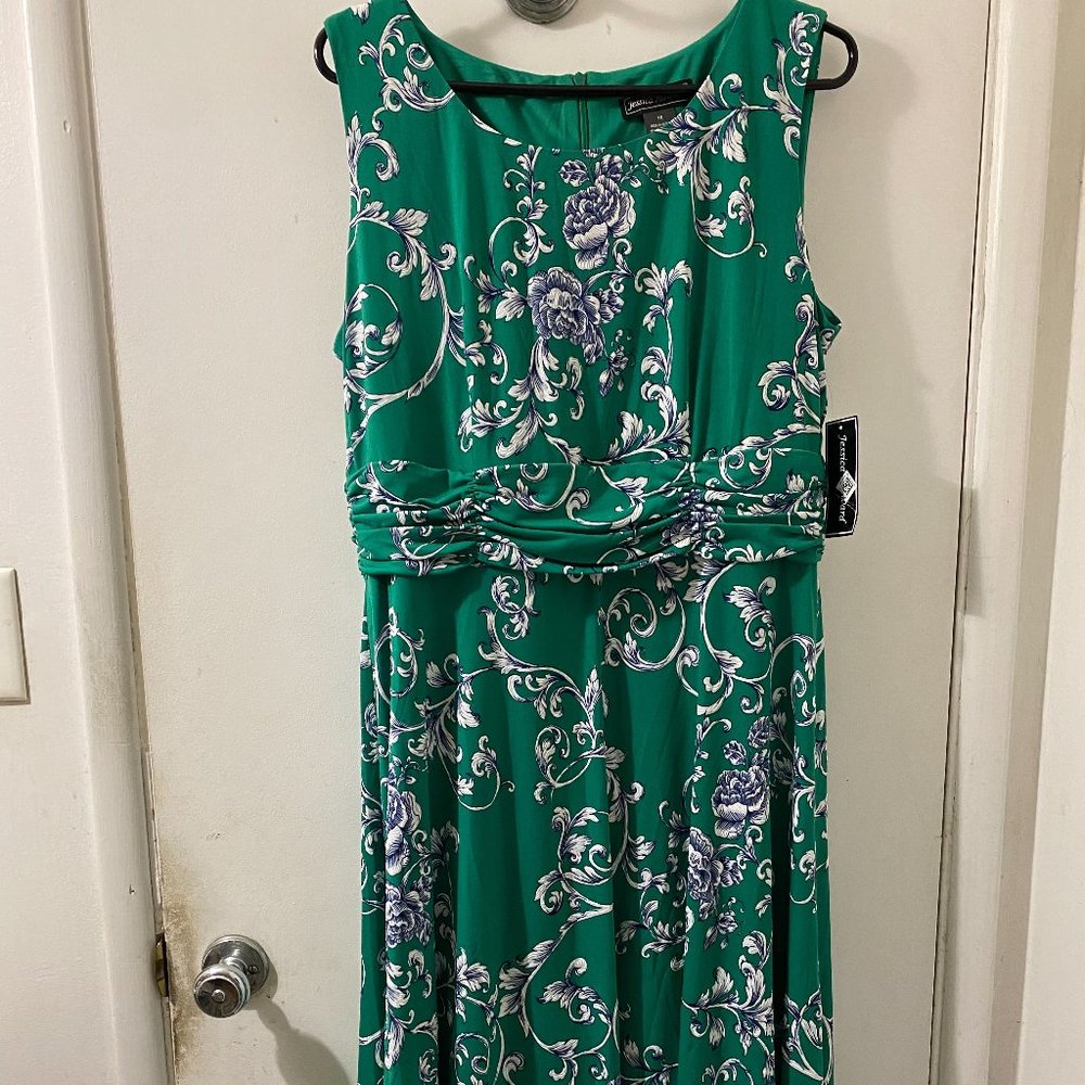 Jessica Howard missy green dress with floral pattern size 16